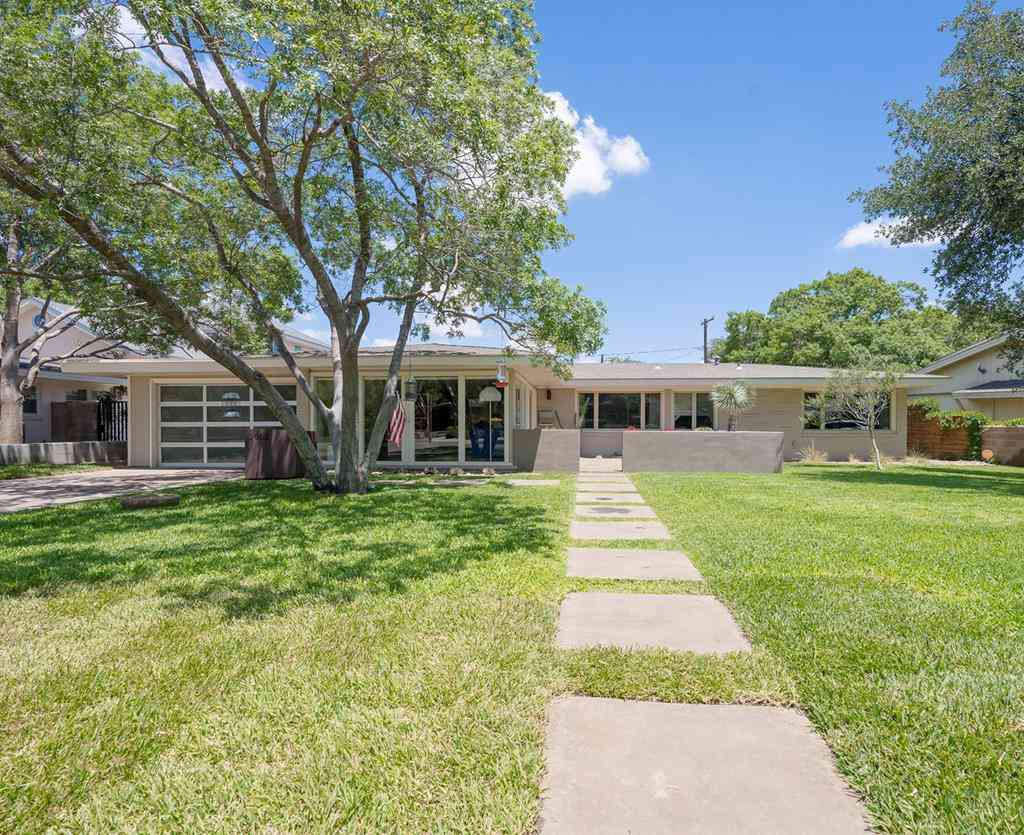 Homes For Sale - 2002 Bedford Dr<br/> Midland, TX 79701