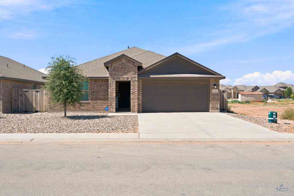Homes For Sale - 8227 E County Rd 114<br/> Midland, TX 79706