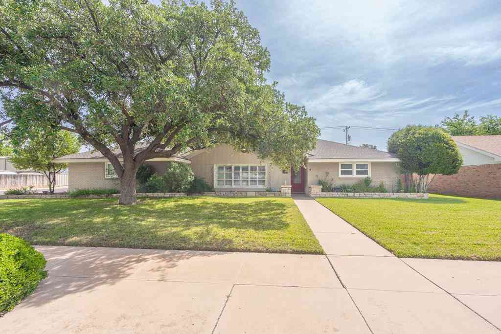 Homes For Sale - 2912 N I St<br/> Midland, TX 79705