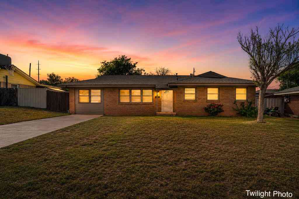 Homes For Sale - 3203 Cornell Ave<br/> Howard County, Big Spring, TX 79720