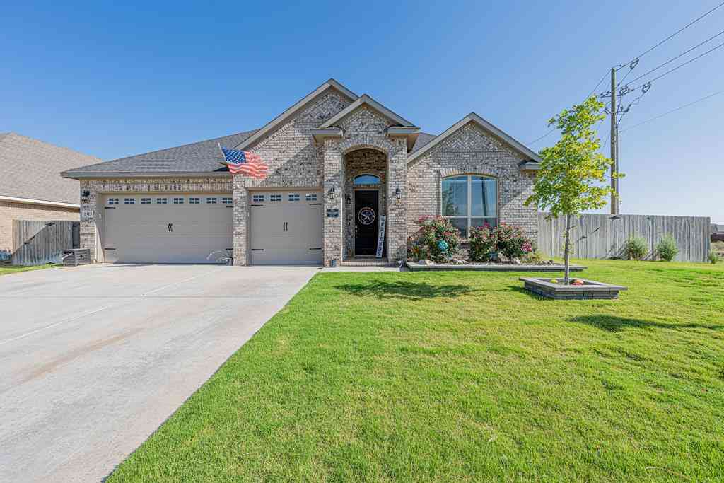 Homes For Sale - 1913 Overshine Lane<br/> Midland, TX 79705