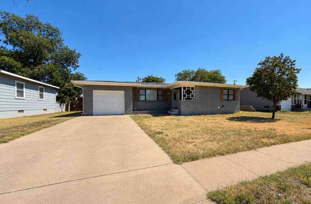 Homes For Sale - 2307 42nd St<br/> Howard County, Snyder, TX 79549
