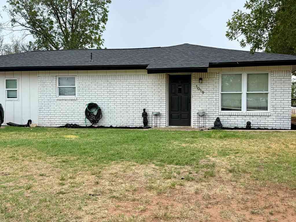 Homes For Sale - 1019 Ridgecrest<br/> Nolan County, Sweetwater, TX 79556