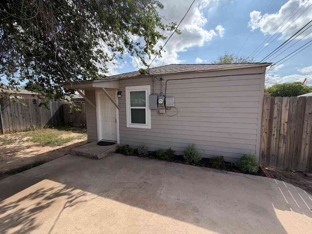Multifamily For Rent - 710 Storey Ave #BACK HOUSE<br/> Midland County, Midland, TX 79701