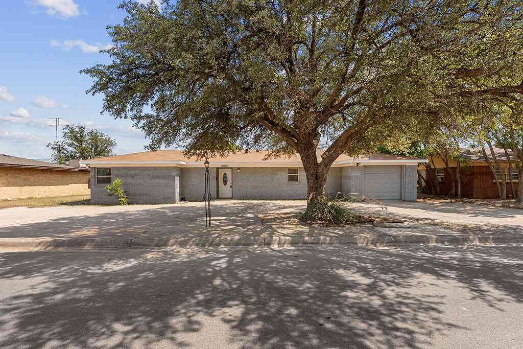 Homes For Sale - 2415 W Cuthbert Ave<br/> Midland, TX 79701