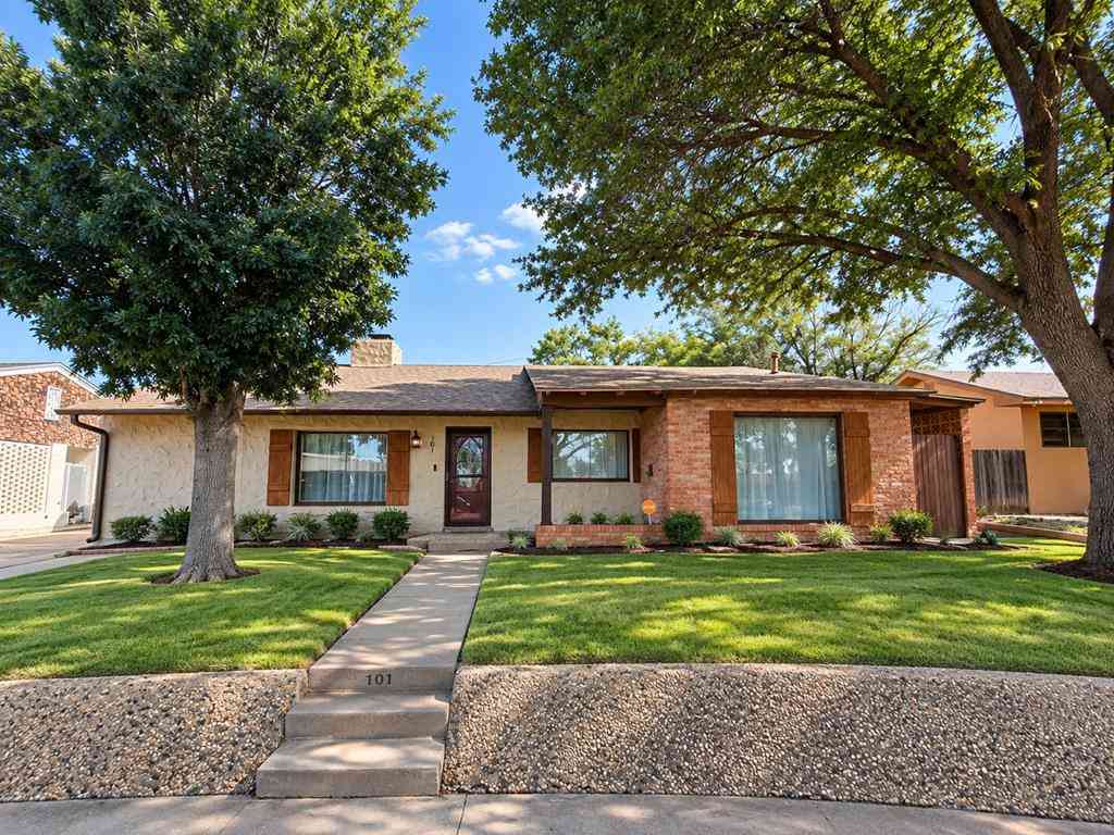 Homes For Sale - 107 Canyon Dr<br/> Howard County, Big Spring, TX 79720