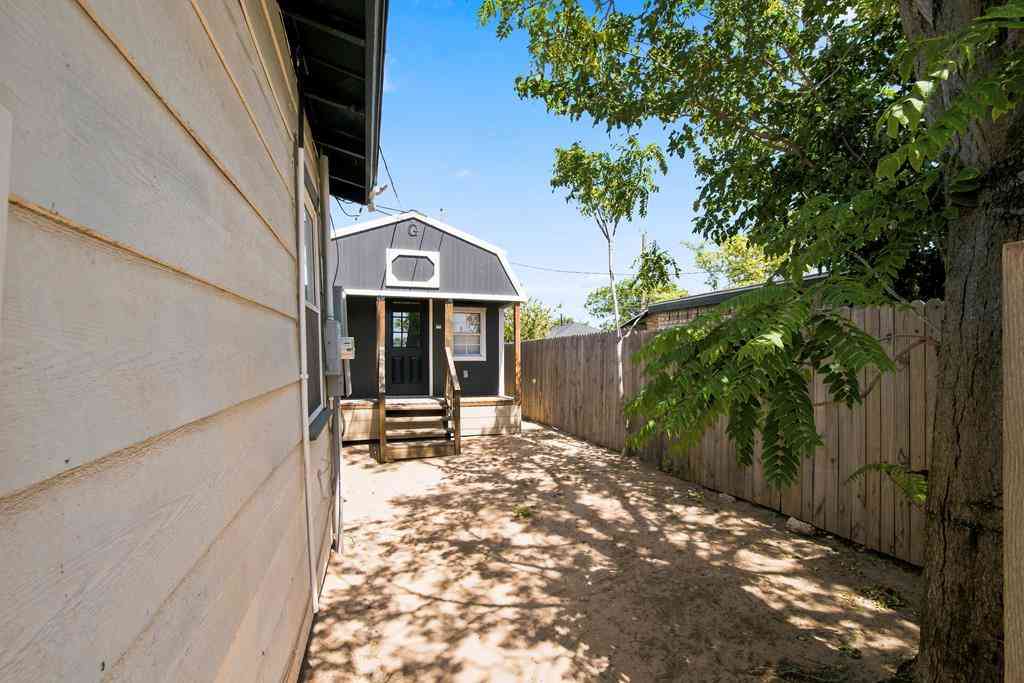 Homes For Rent - 210 Jackson Ave #B<br/> Midland, TX 79701