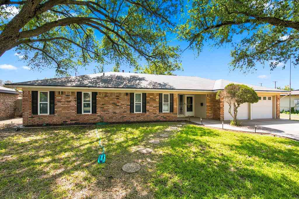 Homes For Sale - 2213 Hughes St<br/> Midland County, Midland, TX 79705