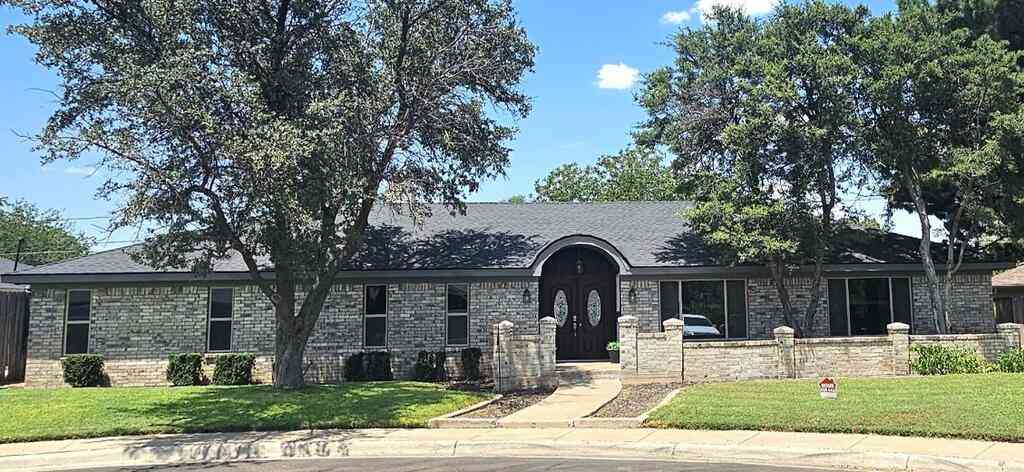 Homes For Sale - 4002 Crestwood Ave<br/> Midland, TX 79707