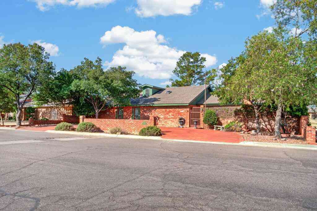 Homes For Sale - 1423 Ainslee St<br/> Midland County, Midland, TX 79701