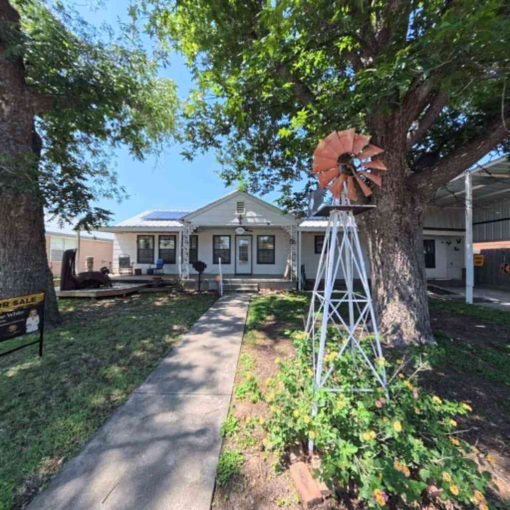 Homes For Sale - 100 W Tenth<br/> Pecos County, Iraan, TX 79744