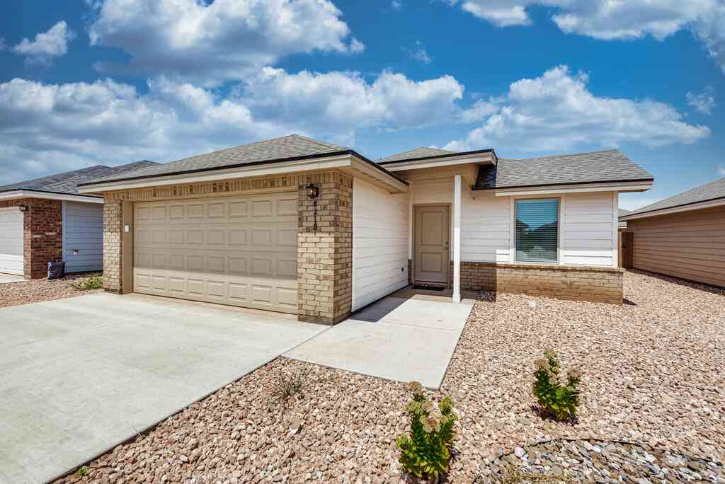 Homes For Rent - 8215 E County Rd 111<br/> Midland, TX 79706