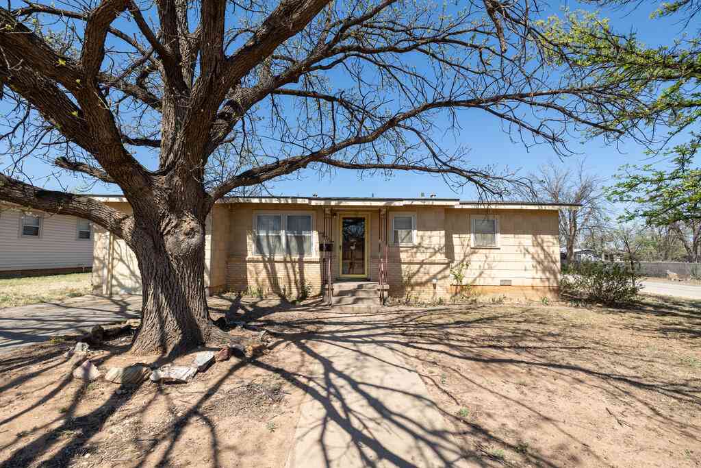 Homes For Sale - 2301 40th St<br/> Snyder, TX 79549