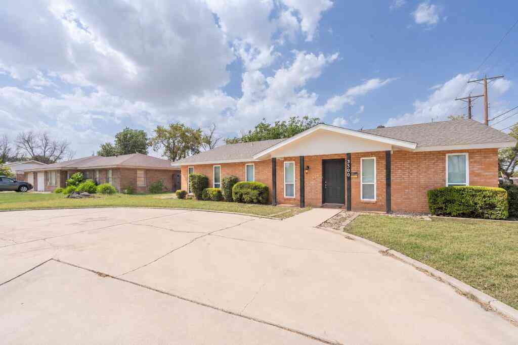 Homes For Sale - 3300 Neely Ave<br/> Midland, TX 79707