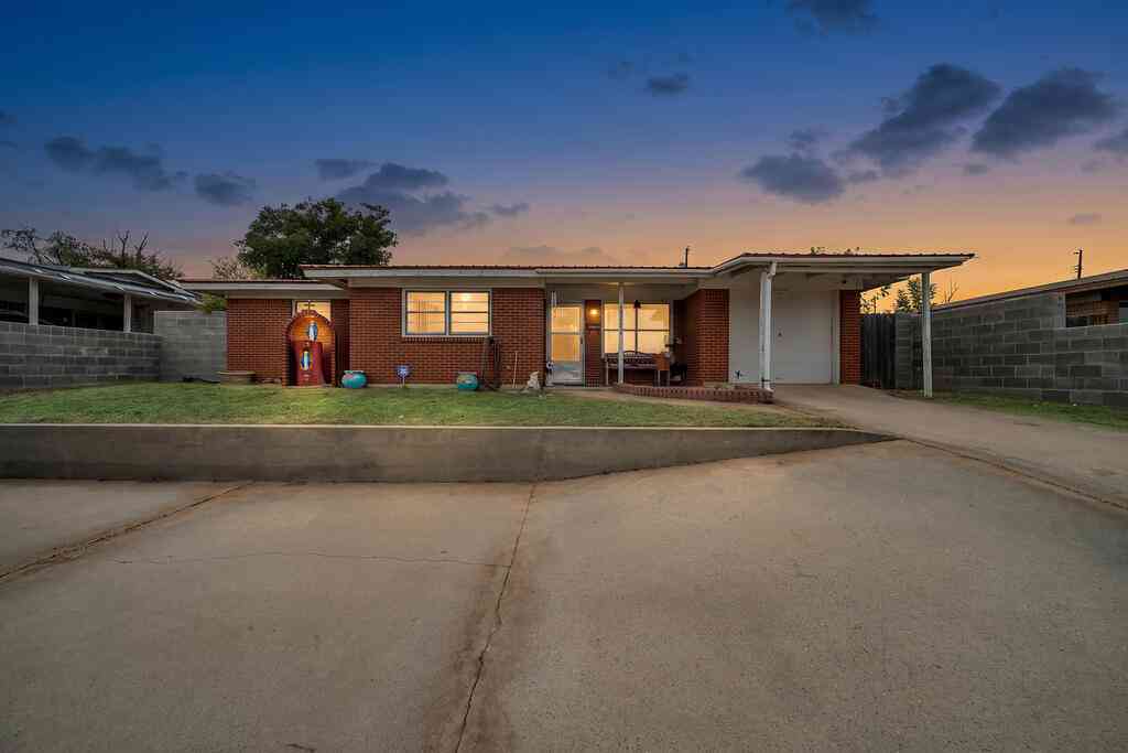 Homes For Sale - 606 Elgin<br/> Howard County, Big Spring, TX 79720