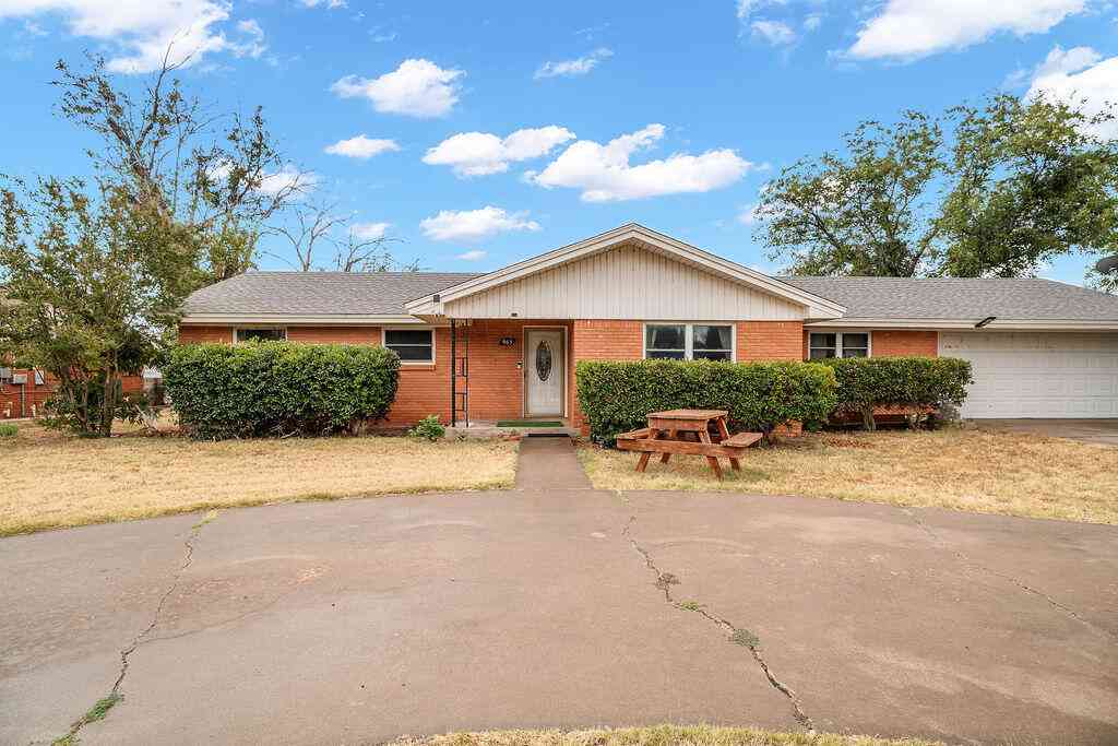 Homes For Sale - 963 E 17th St<br/> Mitchell County, Colorado City, TX 79512