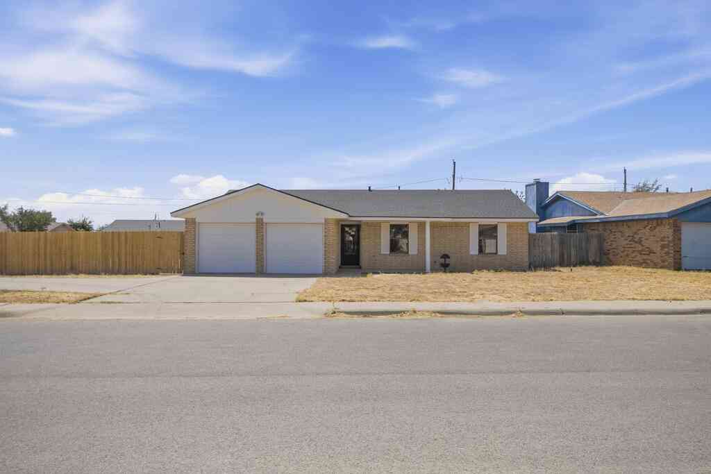 Homes For Sale - 1720 E Pine Ave<br/> Midland, TX 79705