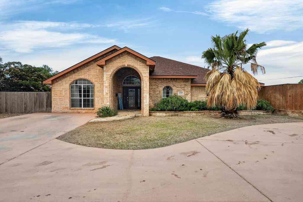Homes For Rent - 2301 Golf Course Rd W<br/> Midland, TX 79701