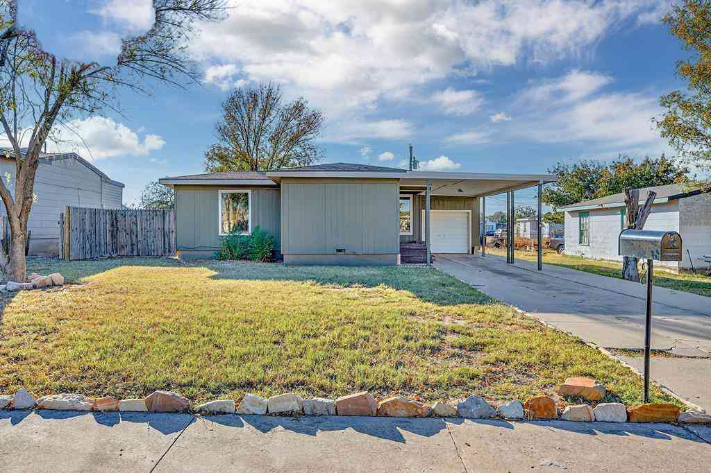 Homes For Sale - 1304 Stanford<br/> Howard County, Big Spring, TX 79720