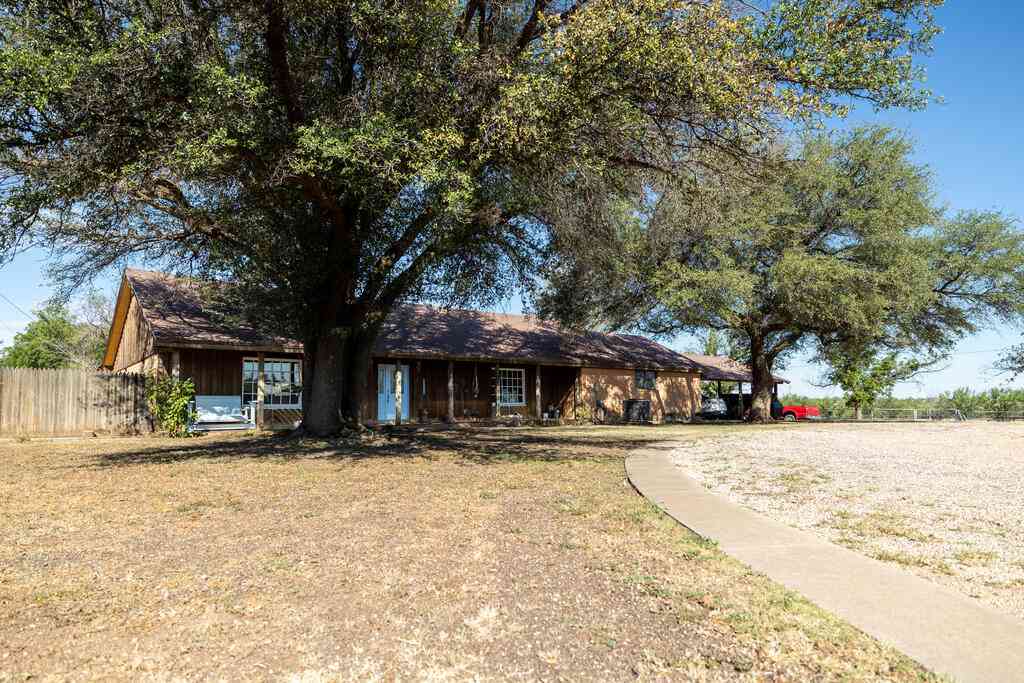 Homes For Sale - 1865 Santa Fe<br/> Snyder, TX 79549
