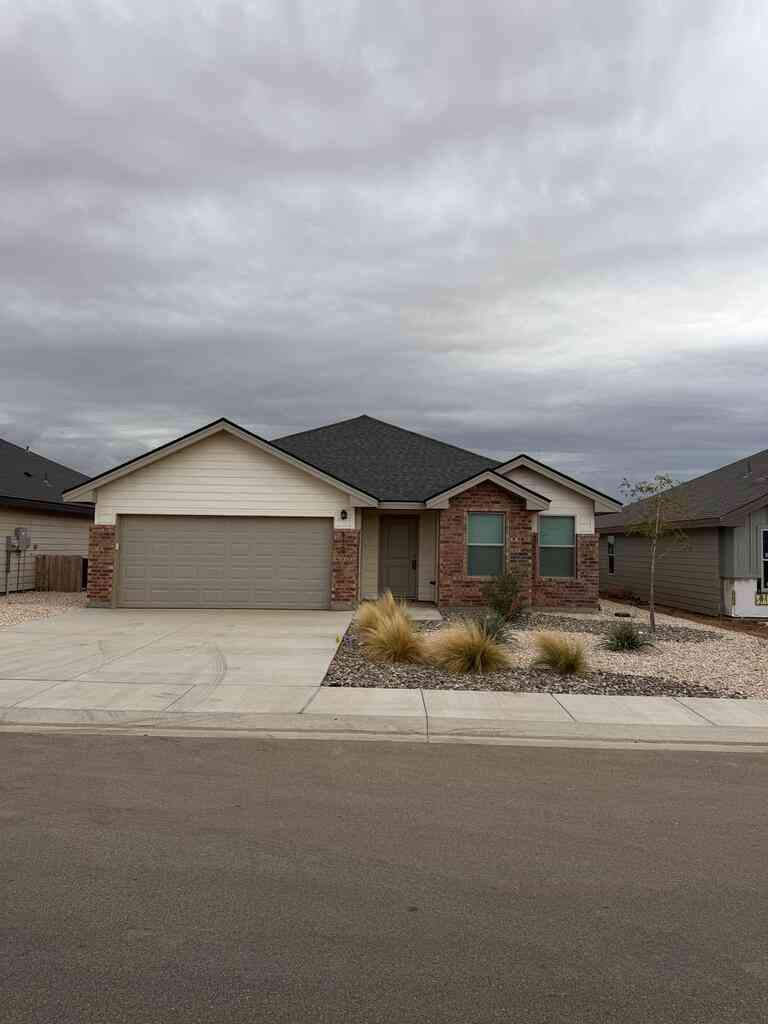 Homes For Rent - 8129 E County Rd 114<br/> Midland, TX 79706