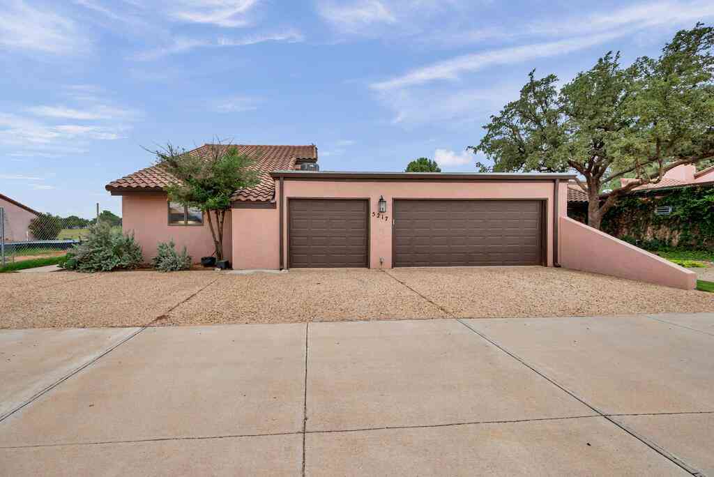 Homes For Rent - 5217 Green Tree Blvd<br/> Midland, TX 79707