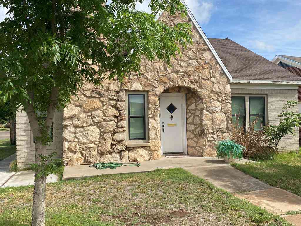 Homes For Rent - 1610 N Texas<br/> Midland, TX 79701