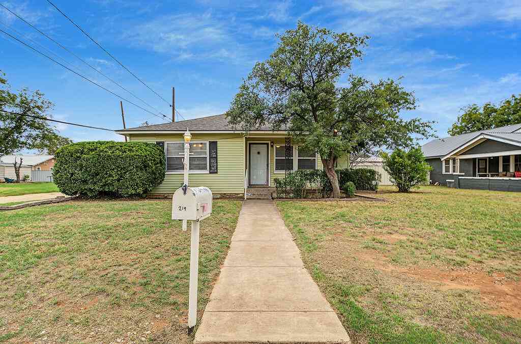 Homes For Sale - 219 E 9th St<br/> Mitchell County, Colorado City, TX 79512