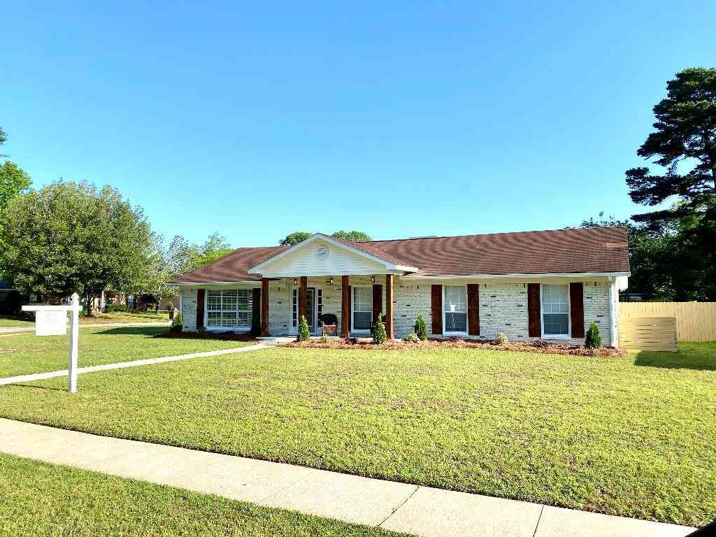 Homes For Sale - 6208 S Pine Needle Drive<br/> Mobile, AL 36609