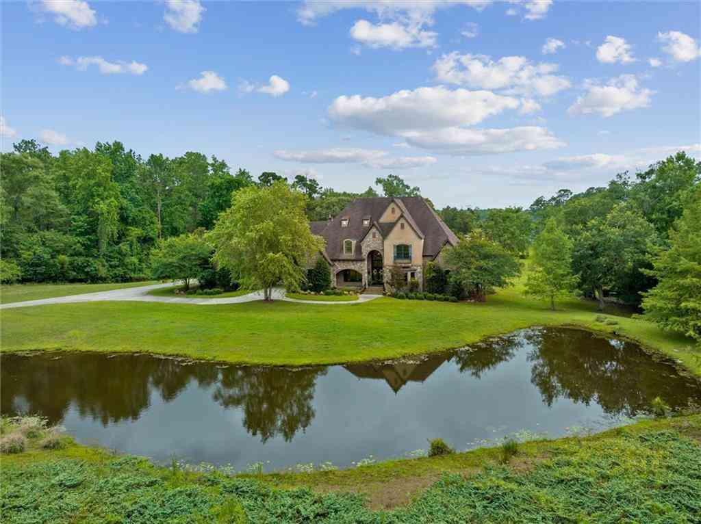 Homes For Sale - 3520 Lakefront Drive<br/> Mobile, AL 36695
