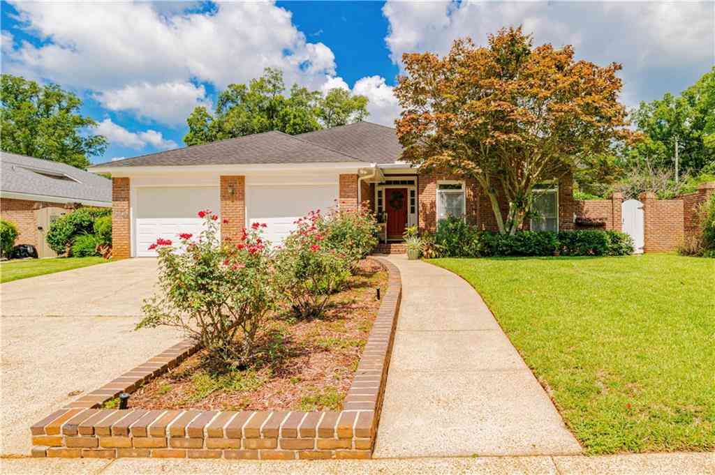 Homes For Sale - 2100 Sheffield Court<br/> Mobile, AL 36693