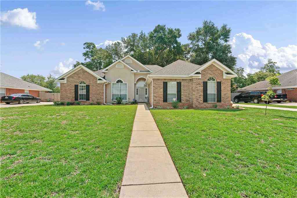 Homes For Sale - 3907 W Champion Circle<br/> Mobile, AL 36695