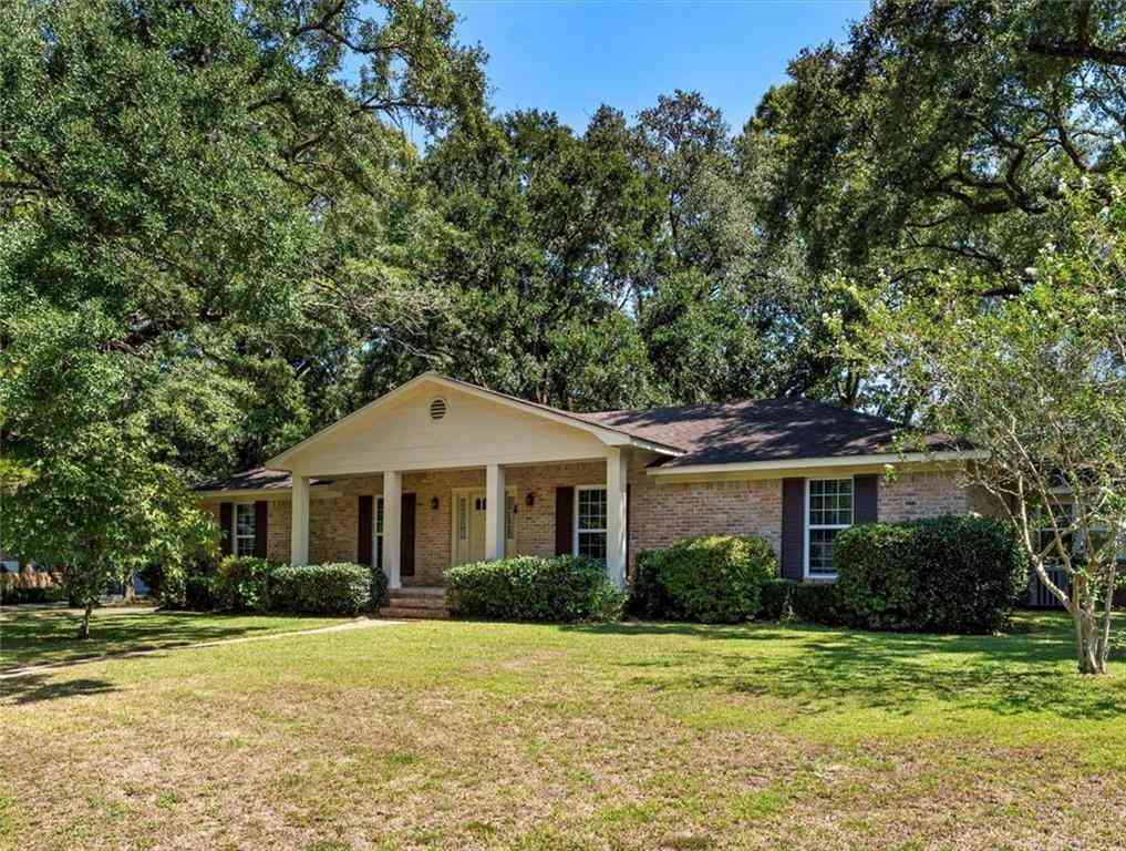 Homes For Sale - 1913 Bent Tree Court<br/> Mobile, AL 36609