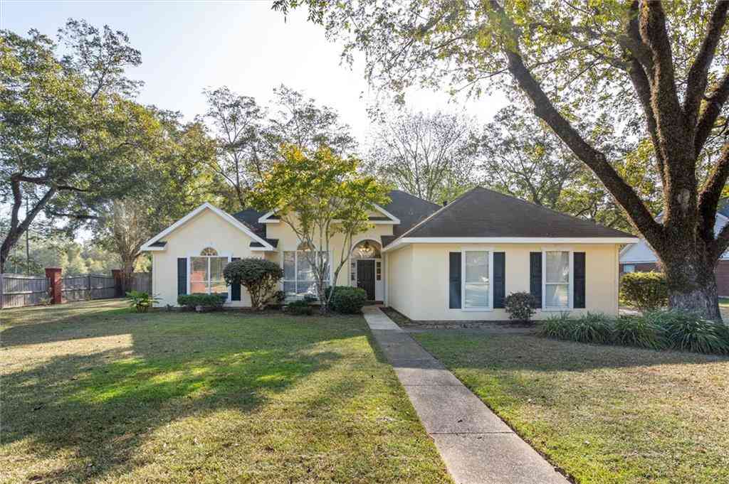 Homes For Sale - 2715 Oakridge West Drive<br/> Mobile, AL 36608