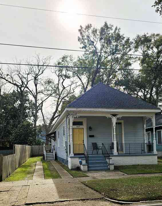 Homes For Sale - 967 Old Shell Road<br/> Mobile, AL 36604