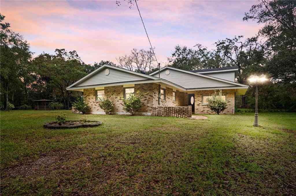 Homes For Sale - 5075 Huron Road<br/> Mobile, AL 36619