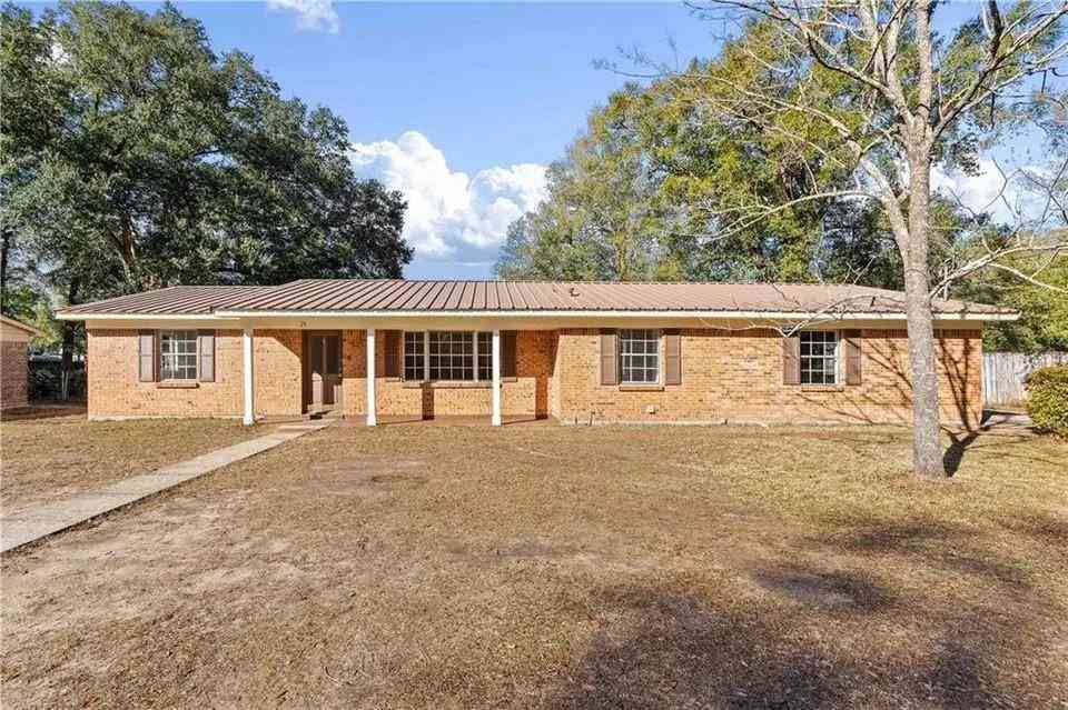 Homes For Sale - 21 Frances Street<br/> Saraland, AL 36571