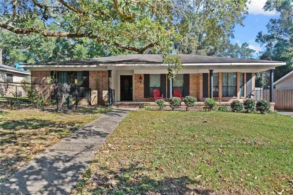 Homes For Sale - 2705 E Woodcliff Drive<br/> Mobile, AL 36693
