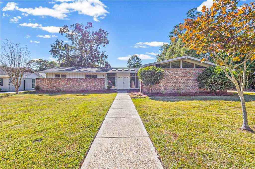 Homes For Sale - 3913 Pembrocke Avenue<br/> Mobile, AL 36608