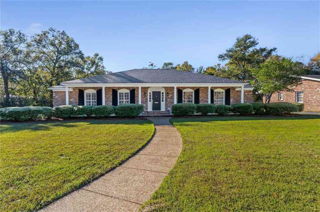 Homes For Sale - 301 Indian Creek Drive<br/> Mobile, AL 36607