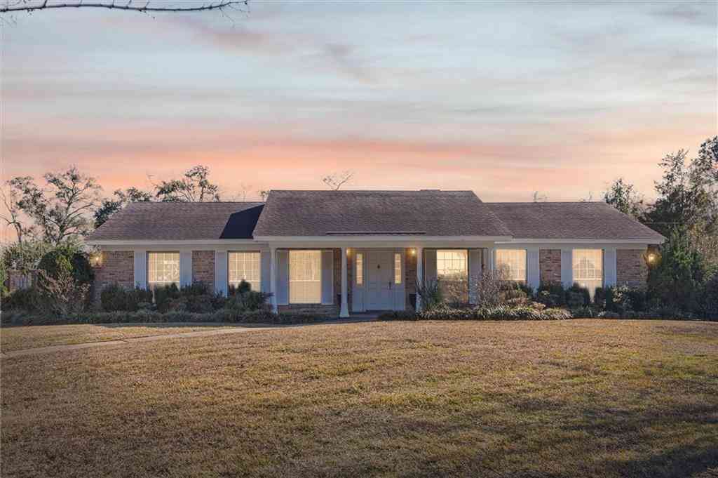Homes For Sale - 1310 Laval Court<br/> Mobile, AL 36693