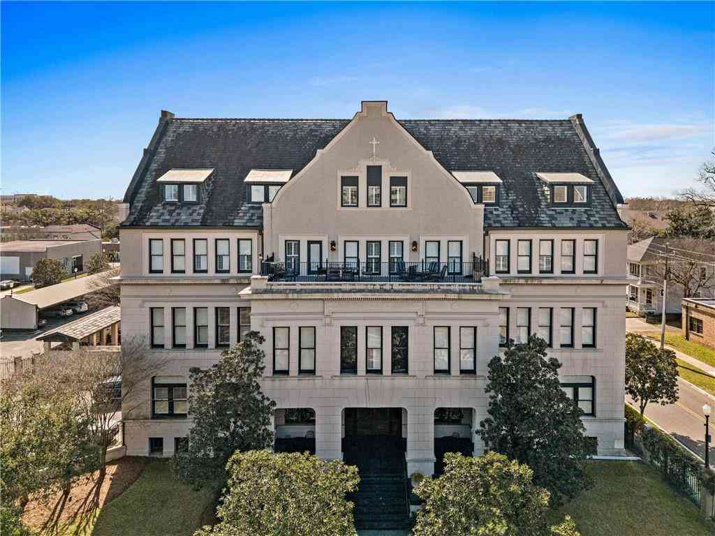 Condo For Sale - 753 St Francis Street #2001 B<br/> Mobile, AL 36602