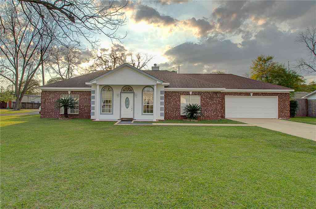 Homes For Sale - 2360 Capital Drive<br/> Mobile, AL 36695
