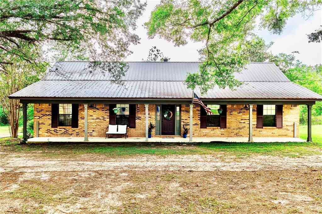 Homes For Sale - 10730 Meadow Lane<br/> Irvington, AL 36544
