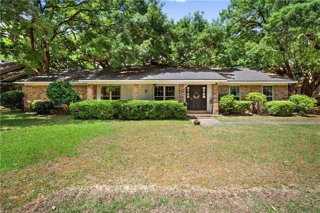 Homes For Sale - 600 E Highland Woods Drive<br/> Mobile, AL 36608