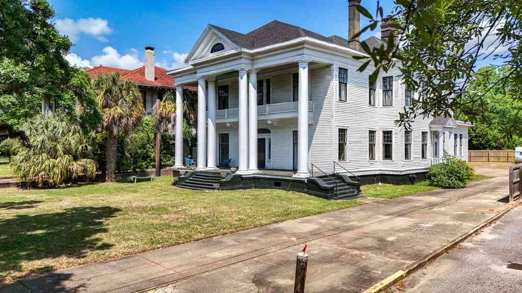 Homes For Sale - 1200 Government Street<br/> Mobile, AL 36604