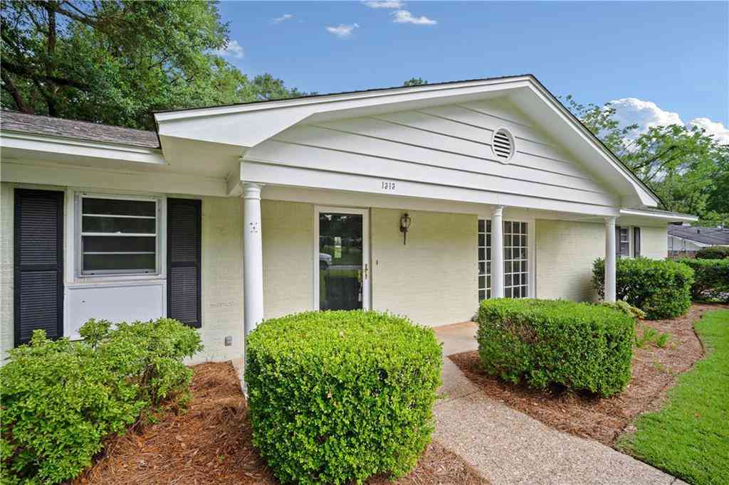 Homes For Sale - 1313 Innsbruck Drive<br/> Mobile, AL 36608