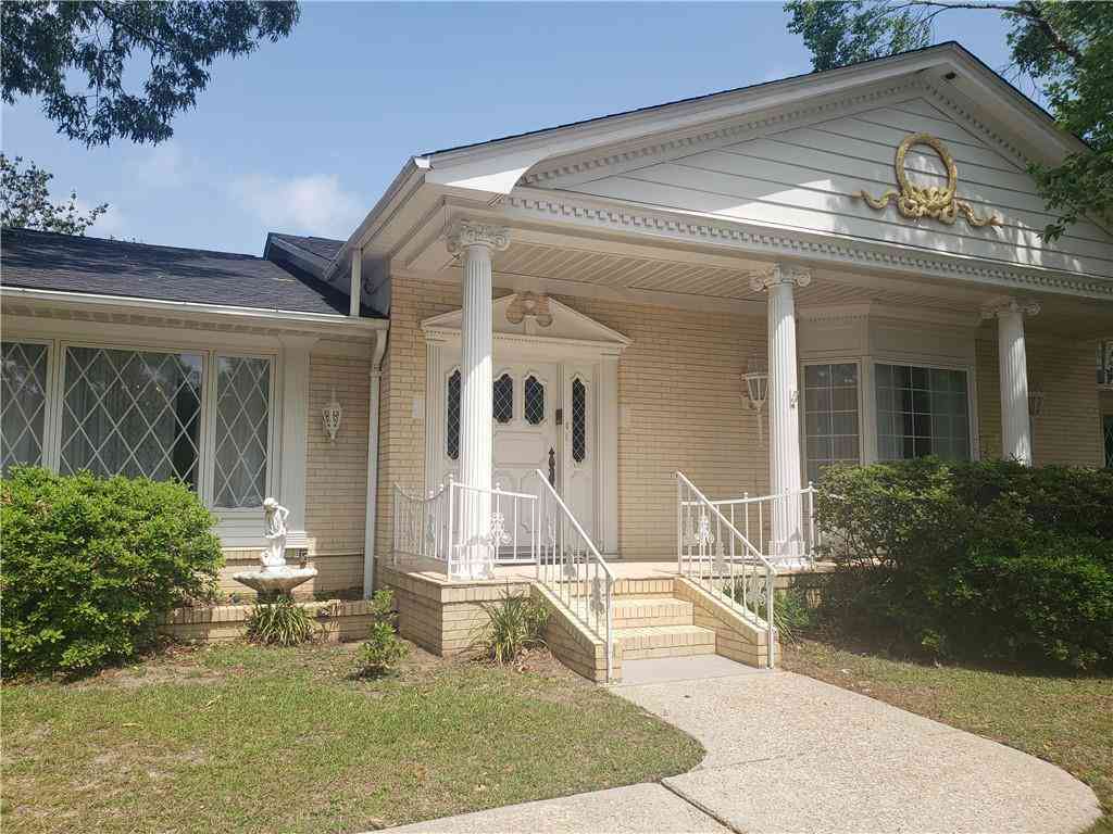 Homes For Sale - 1221 Westbury Drive<br/> Mobile, AL 36609