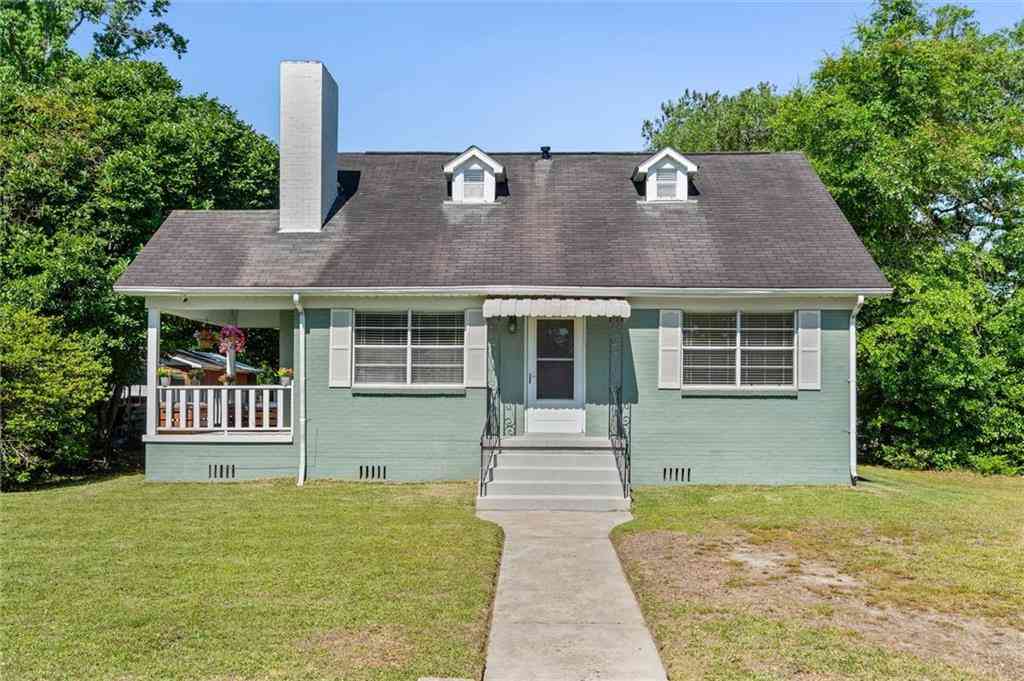 Homes For Sale - 300 Thornhill Circle<br/> Mobile, AL 36606