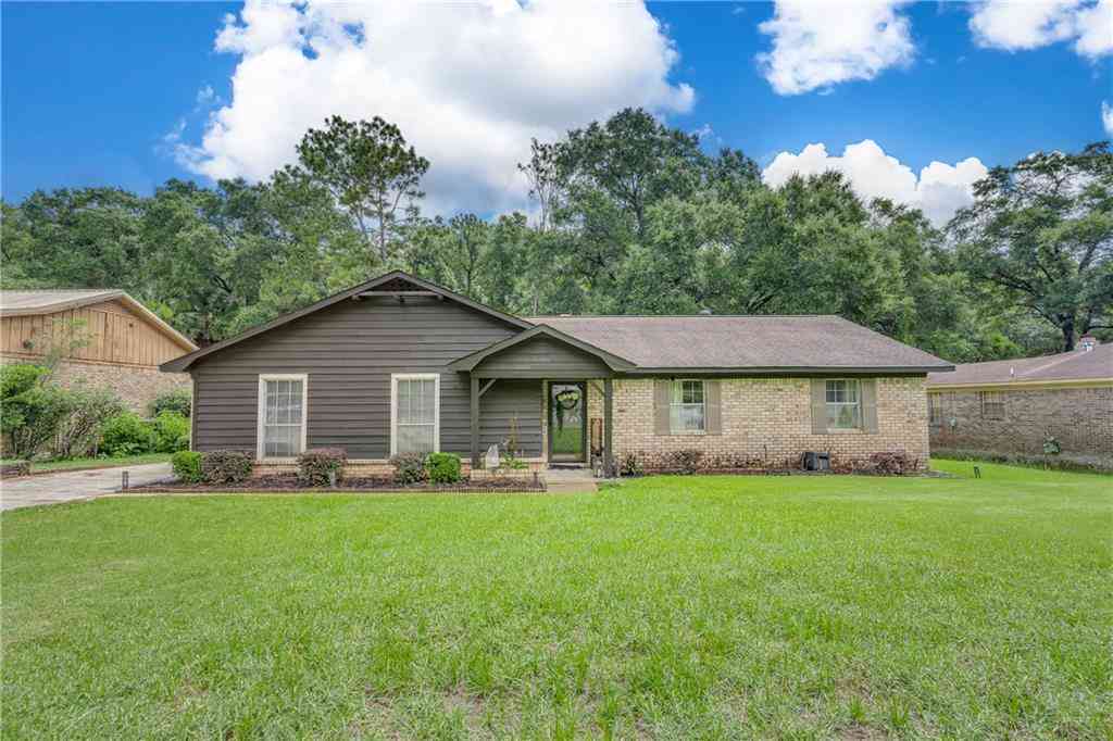Homes For Sale - 1800 E Princeton Woods Drive<br/> Mobile, AL 36618